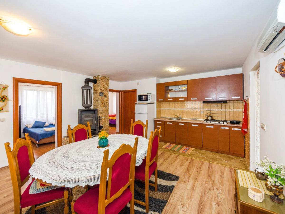 Vacation House Loreta Sveti Rok Buitenkant foto